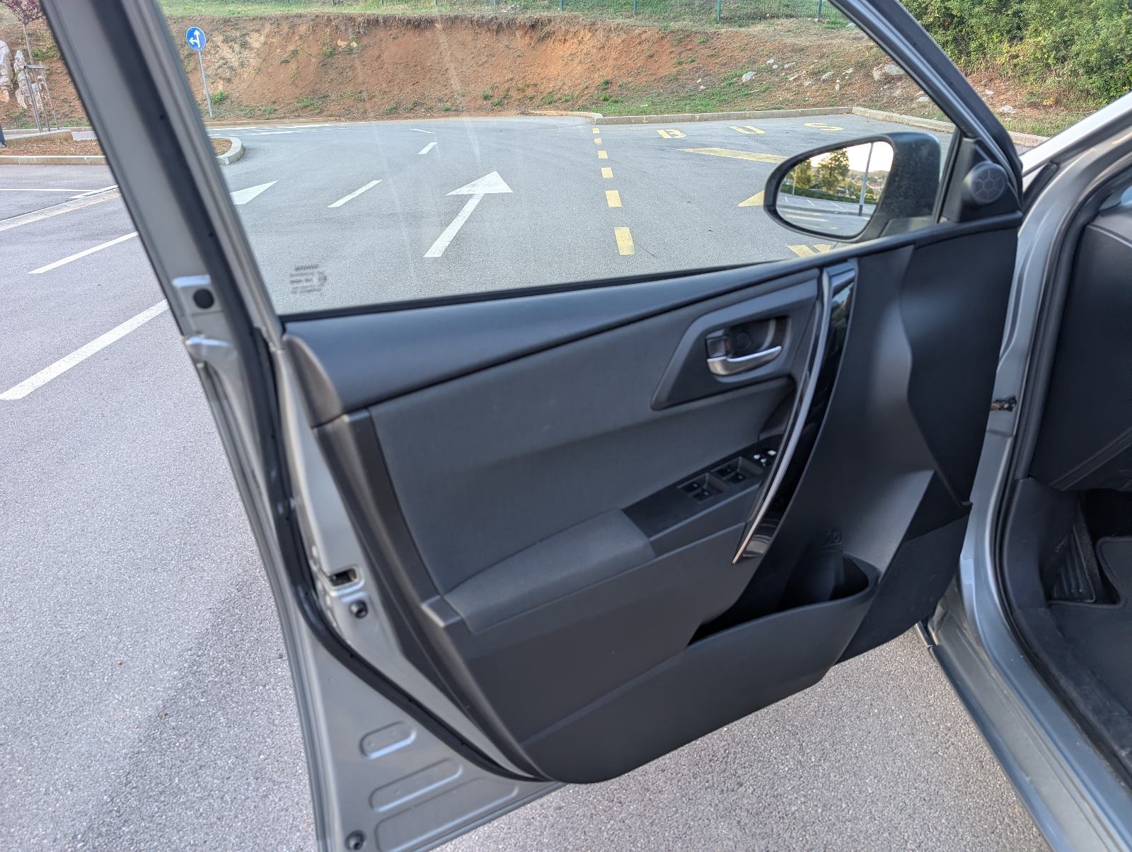 Toyota Auris karavan TS 1,4 D-4D Sport, fotografija 13