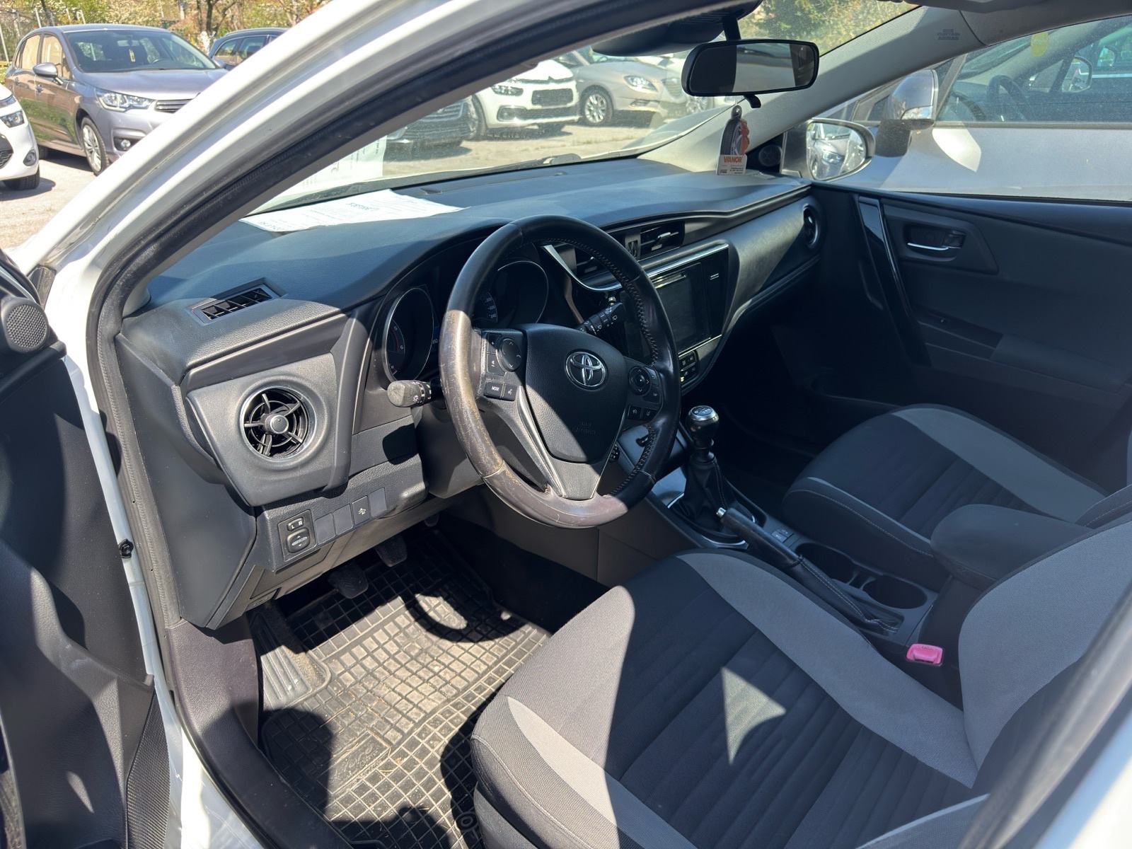 Toyota Auris karavan, fotografija 7