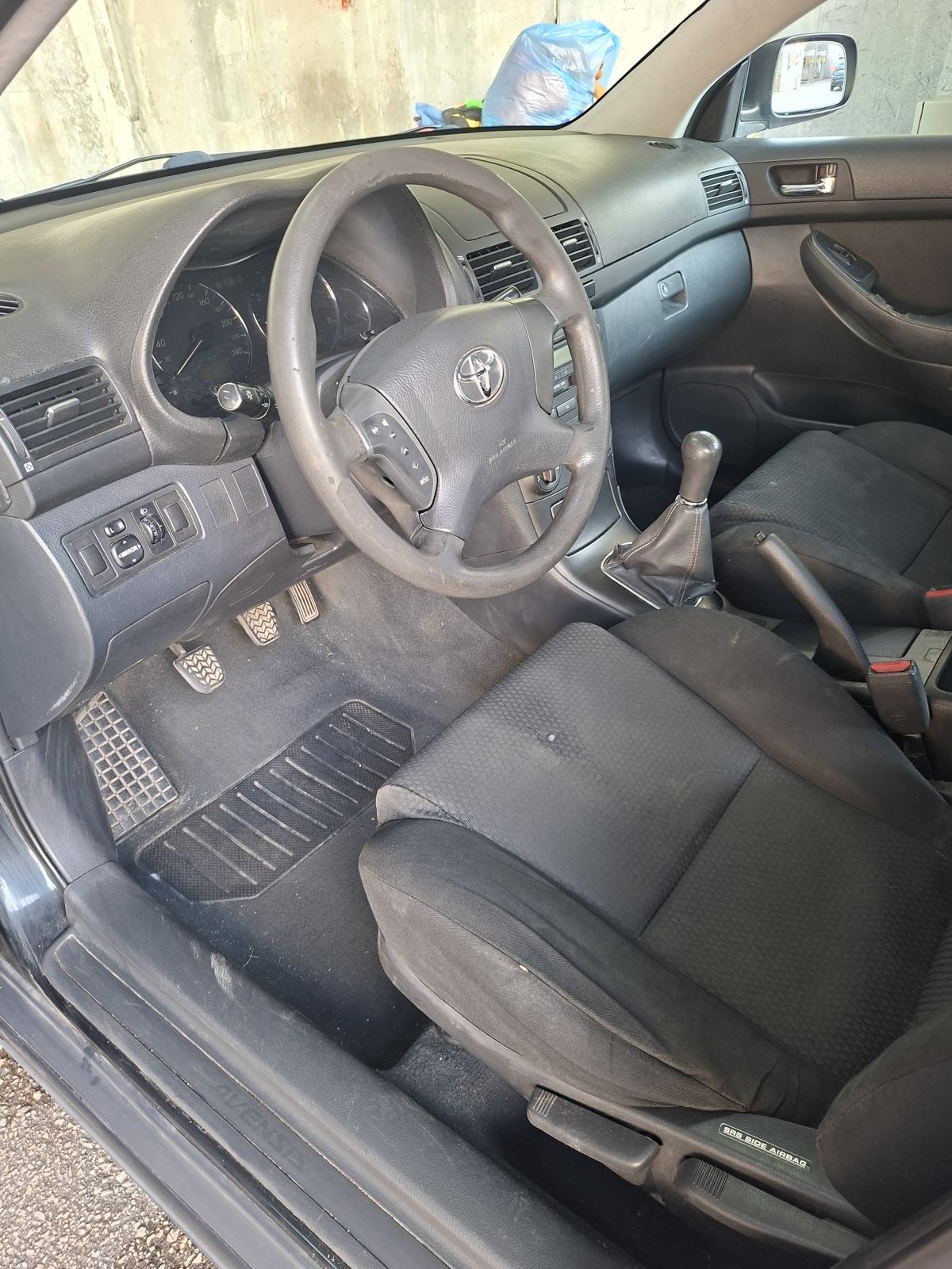 Toyota Avensis 1,6 VVT-i, fotografija 3