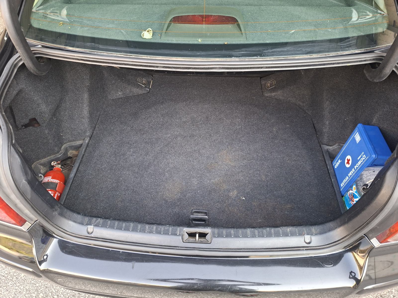 Toyota Avensis 1,6 VVT-i, fotografija 10