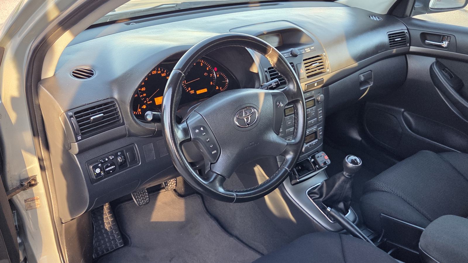 Toyota Avensis 1,8 VVT-i atestiran plin 386 tkm klima, fotografija 14