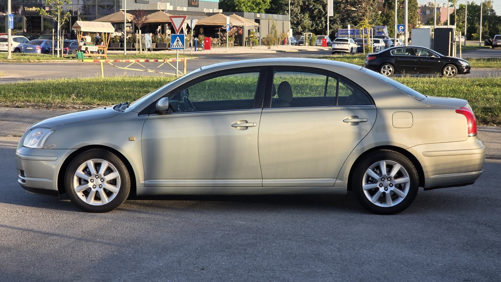 Toyota Avensis 1,8 VVT-i atestiran plin 386 tkm klima, fotografija 3