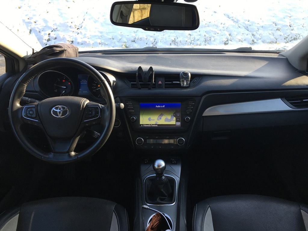 Toyota Avensis 2,0 D-4D Executive, fotografija 8