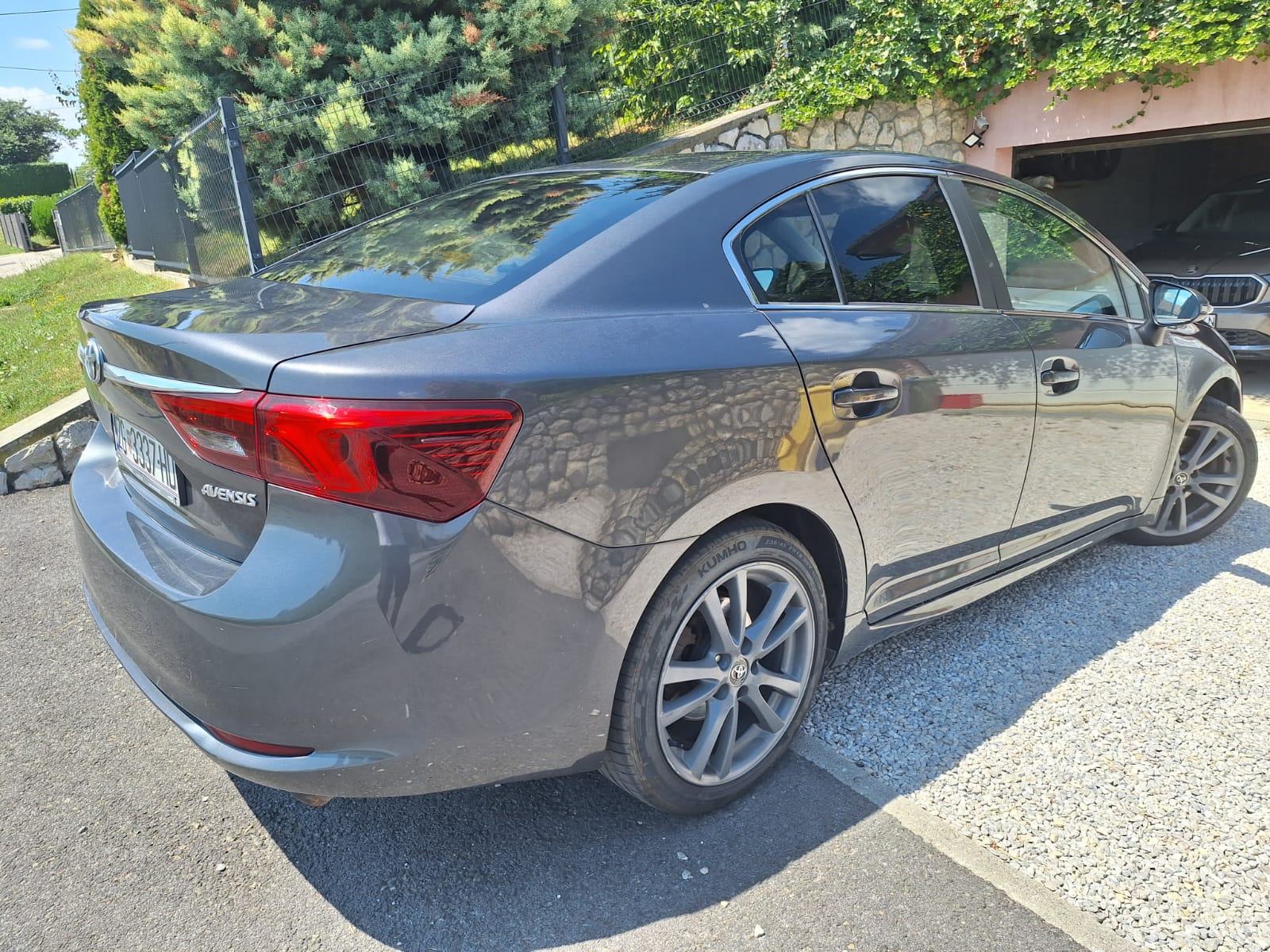 Toyota Avensis 2,0 D-4D Executive, fotografija 3