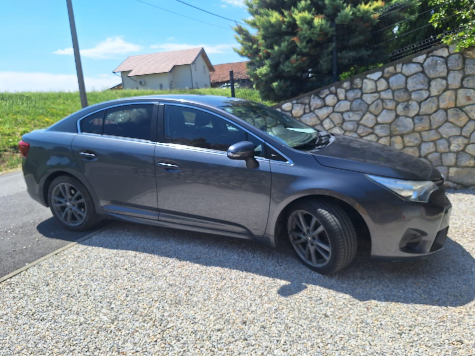 Toyota Avensis 2,0 D-4D Executive, fotografija 4