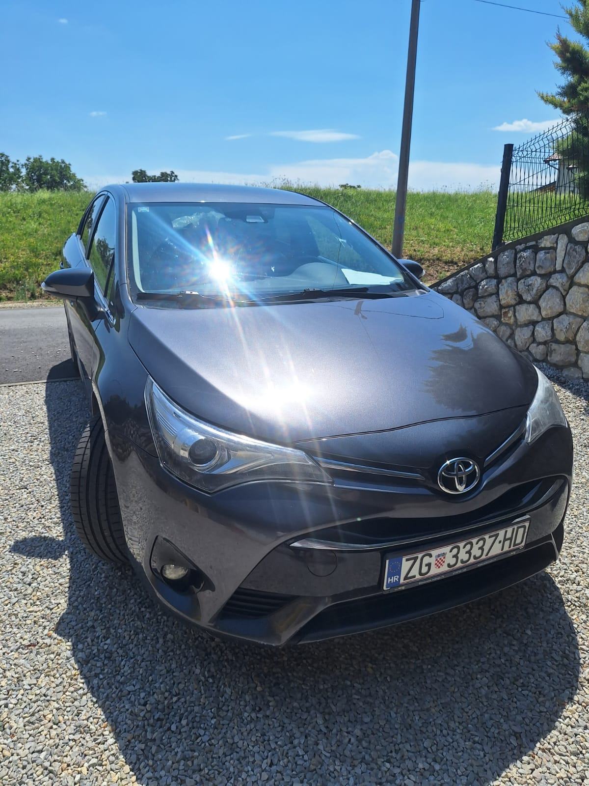 Toyota Avensis 2,0 D-4D Executive, fotografija 5