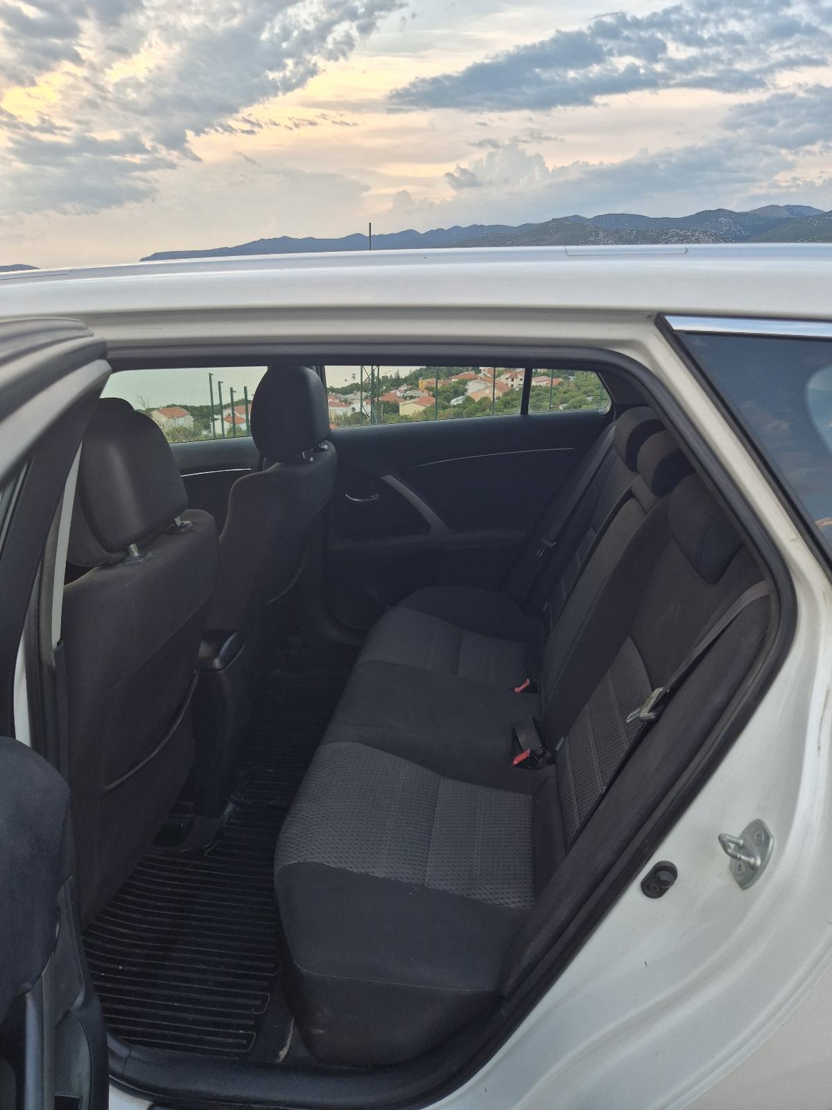 Toyota Avensis 2,0 D-4D, fotografija 4