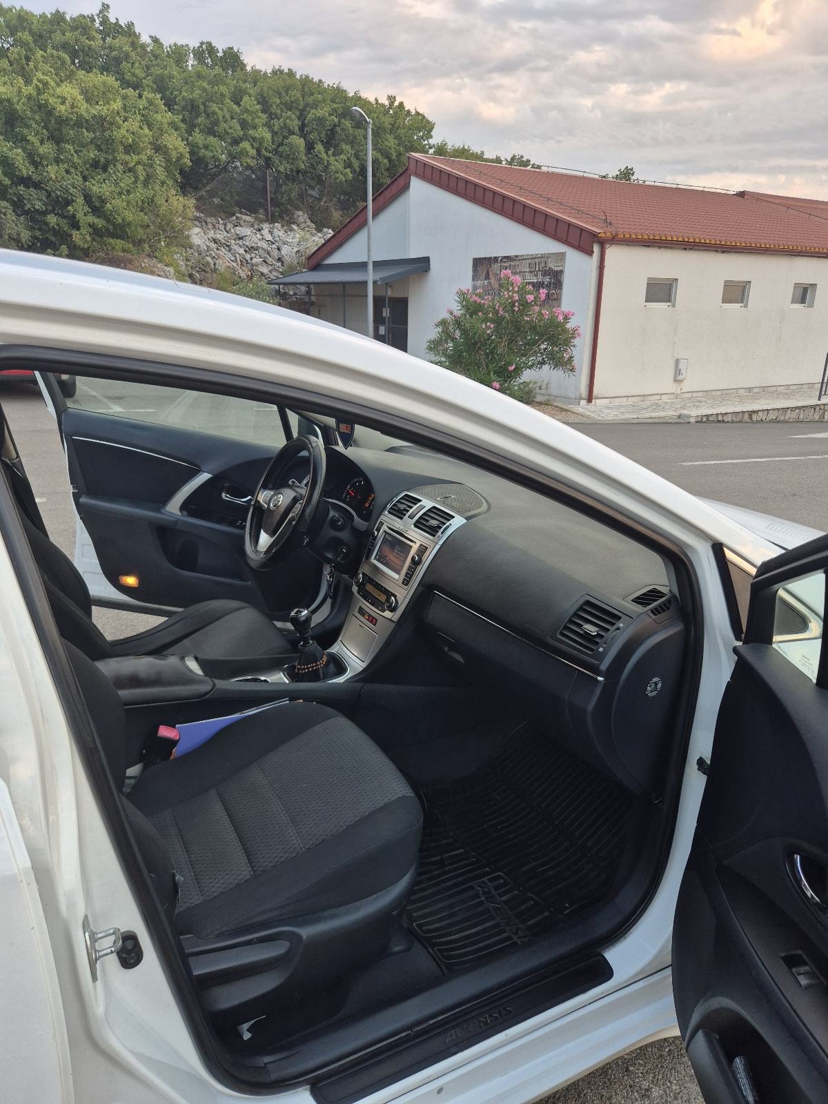 Toyota Avensis 2,0 D-4D, fotografija 3