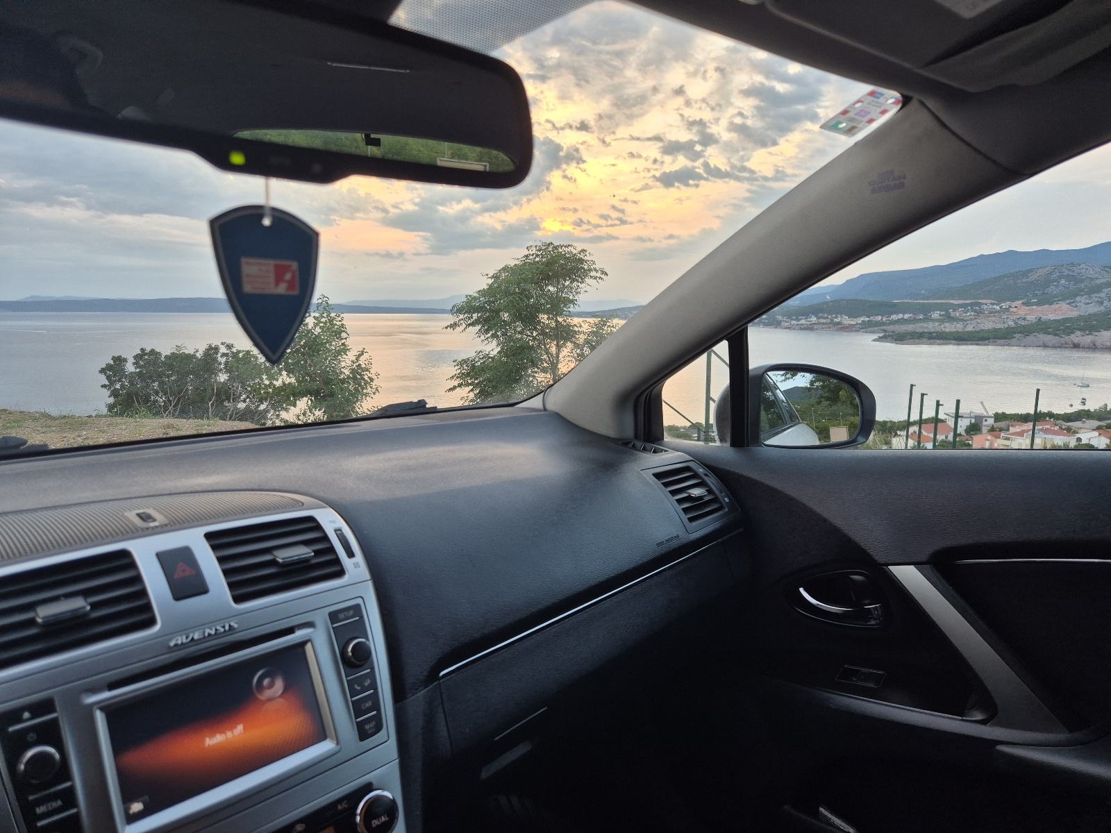 Toyota Avensis 2,0 D-4D, fotografija 2
