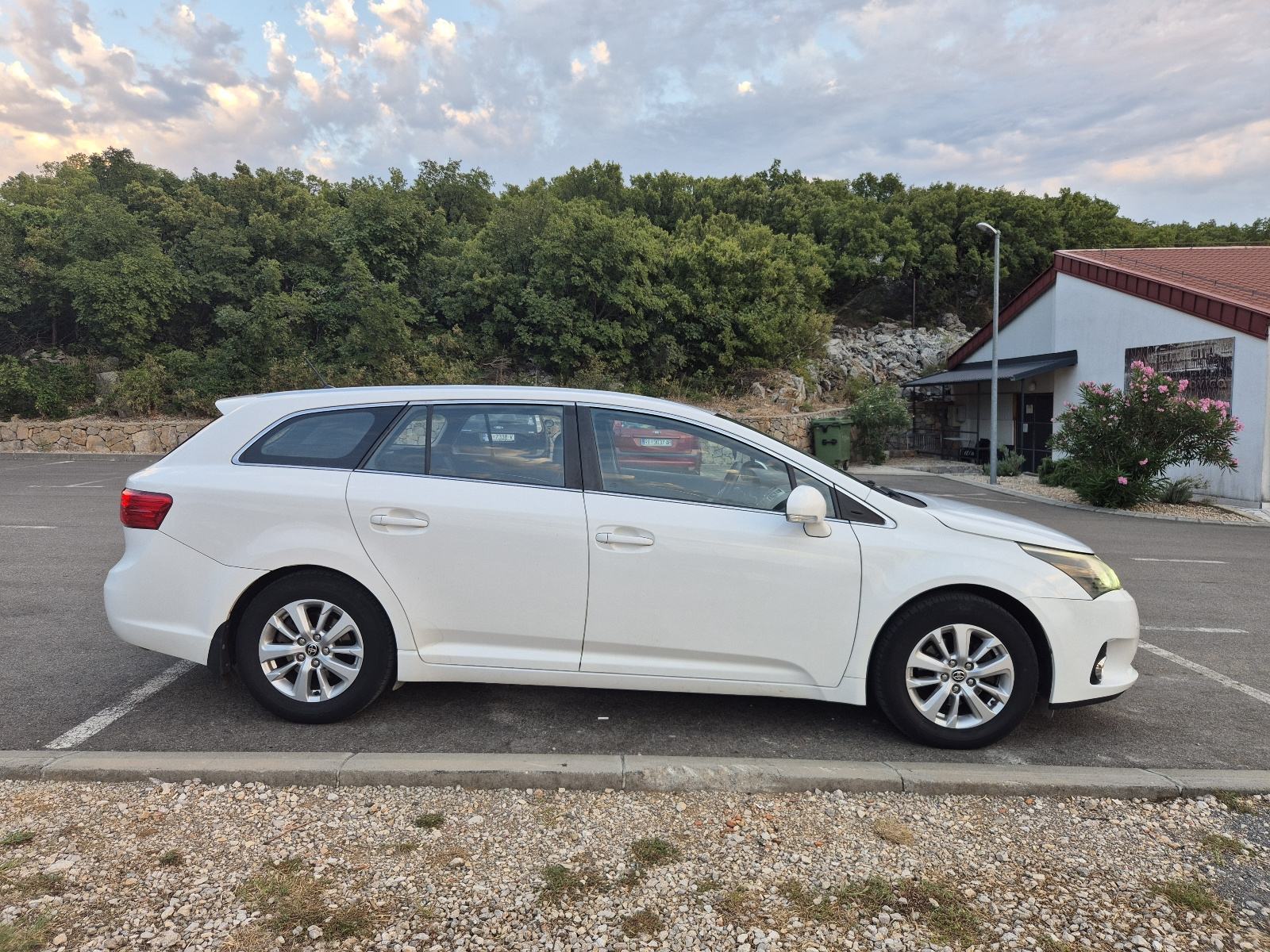 Toyota Avensis 2,0 D-4D, fotografija 8