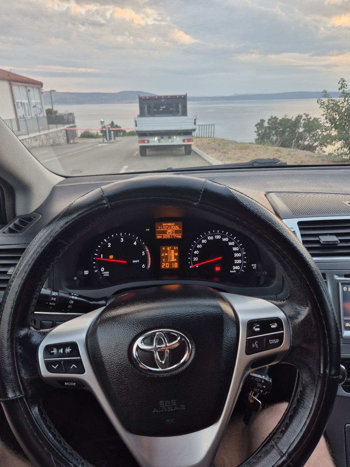 Toyota Avensis 2,0 D-4D, fotografija 6