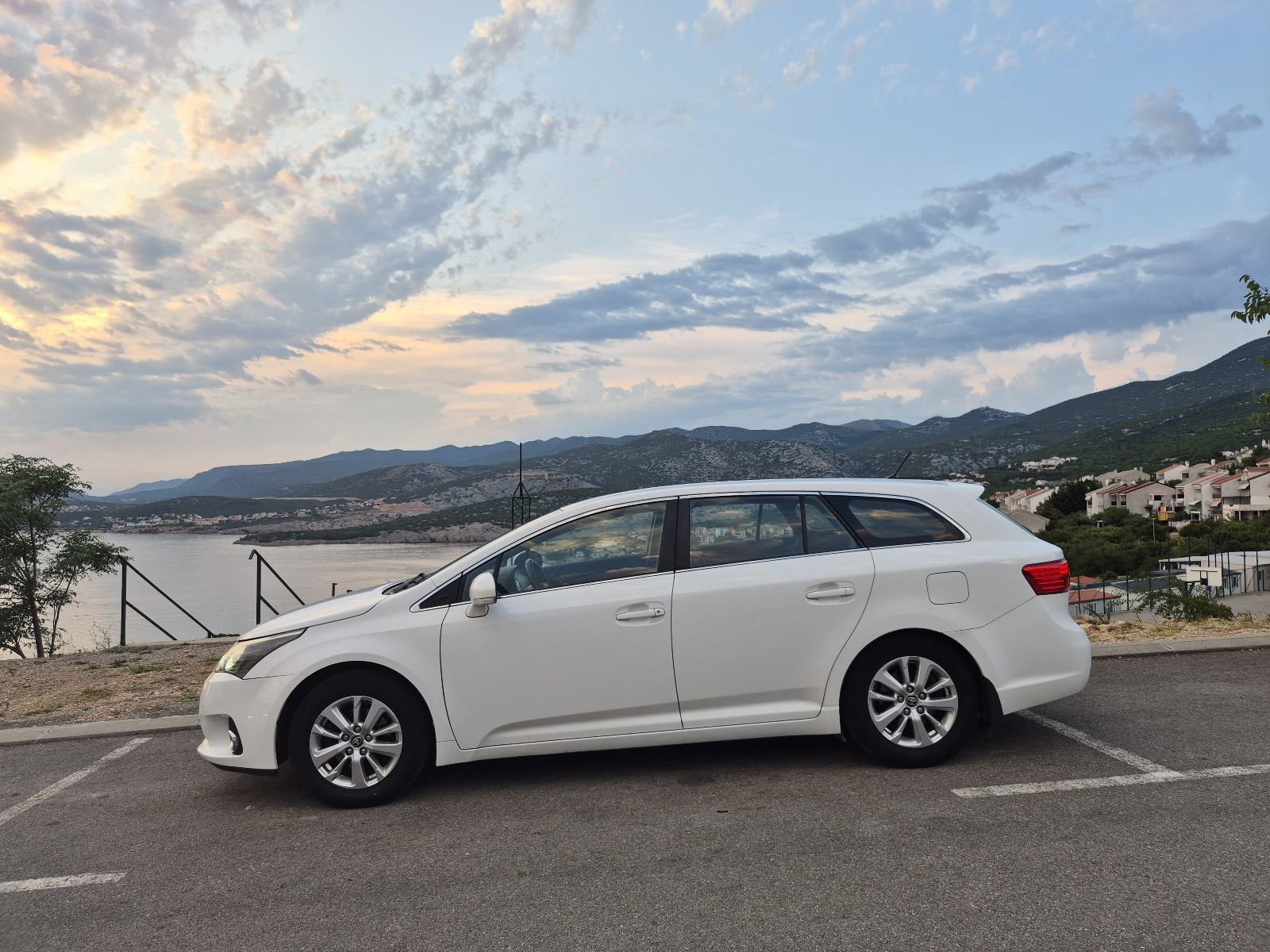 Toyota Avensis 2,0 D-4D, fotografija 11