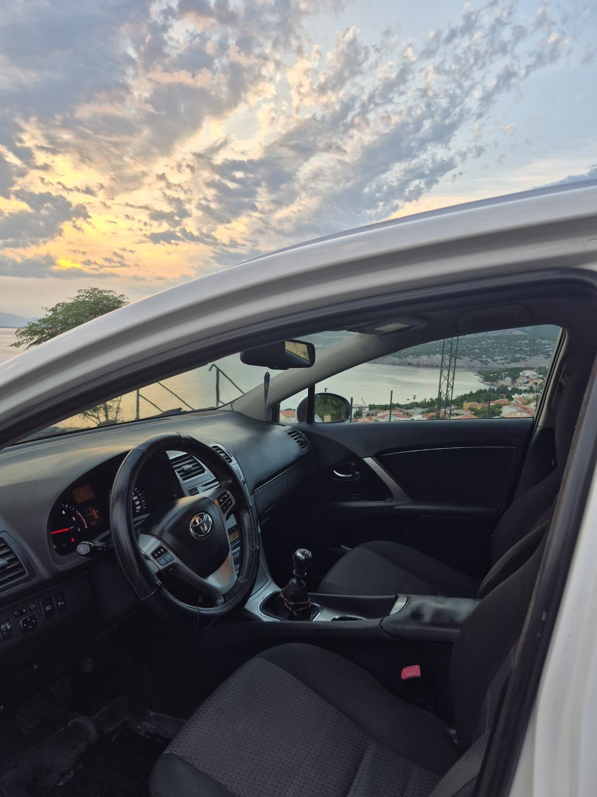 Toyota Avensis 2,0 D-4D, fotografija 5