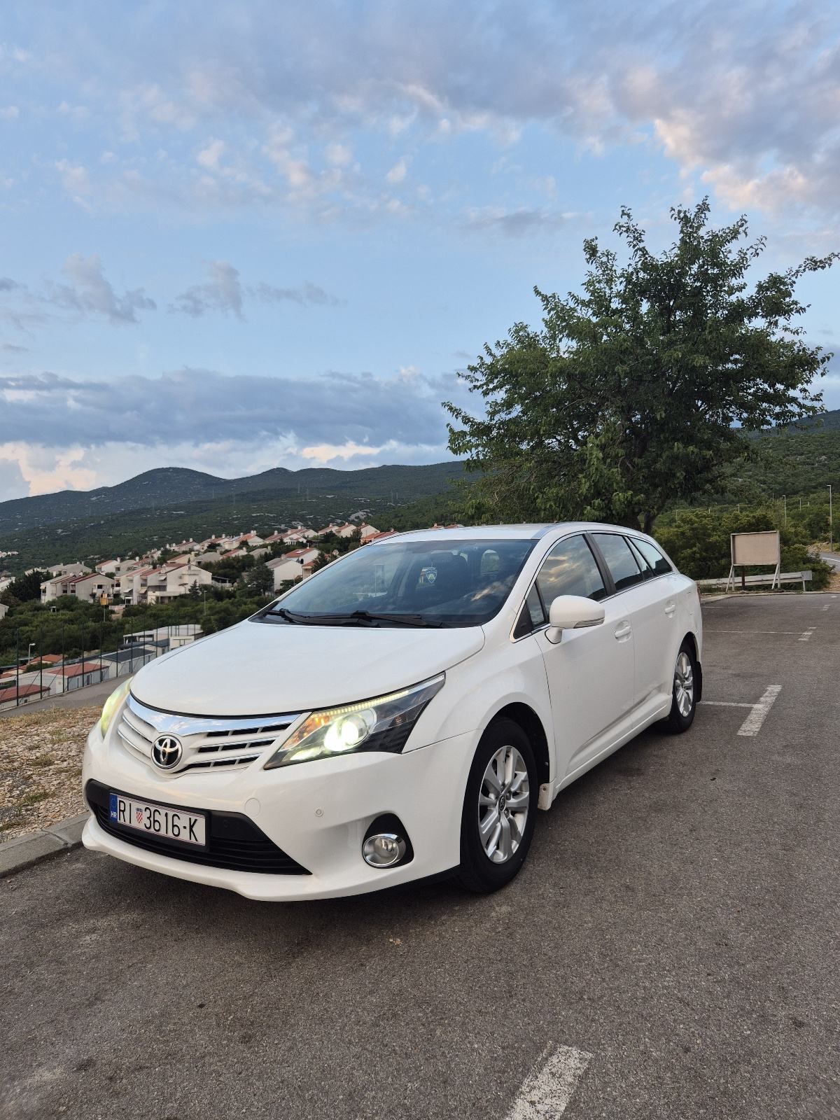 Toyota Avensis 2,0 D-4D, fotografija 12