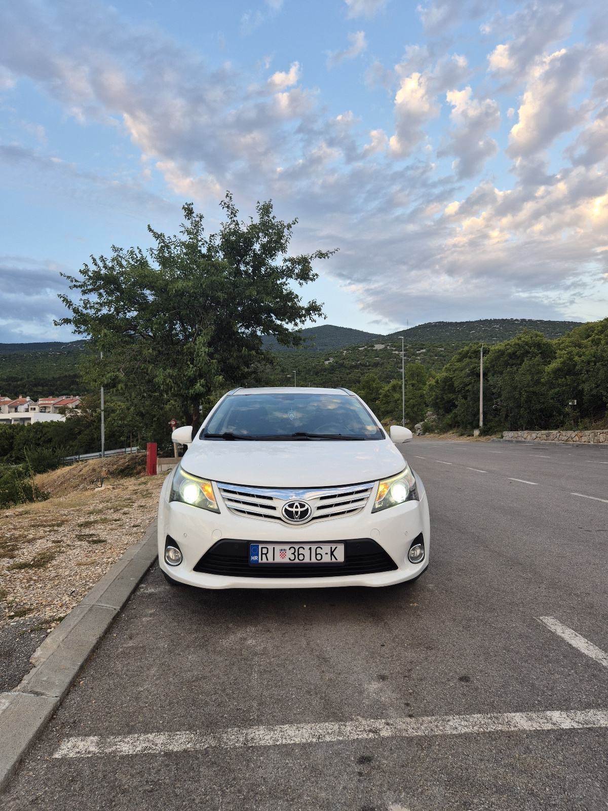 Toyota Avensis 2,0 D-4D, fotografija 13