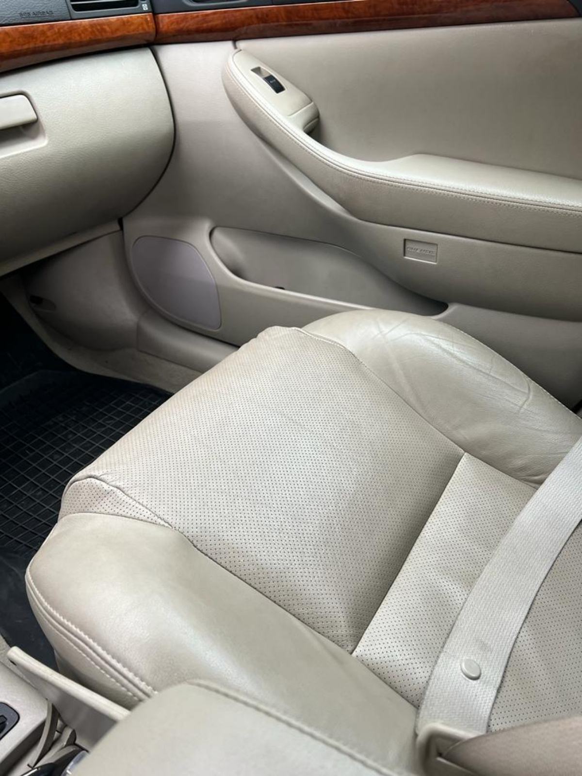 Toyota Avensis 2,0, fotografija 3