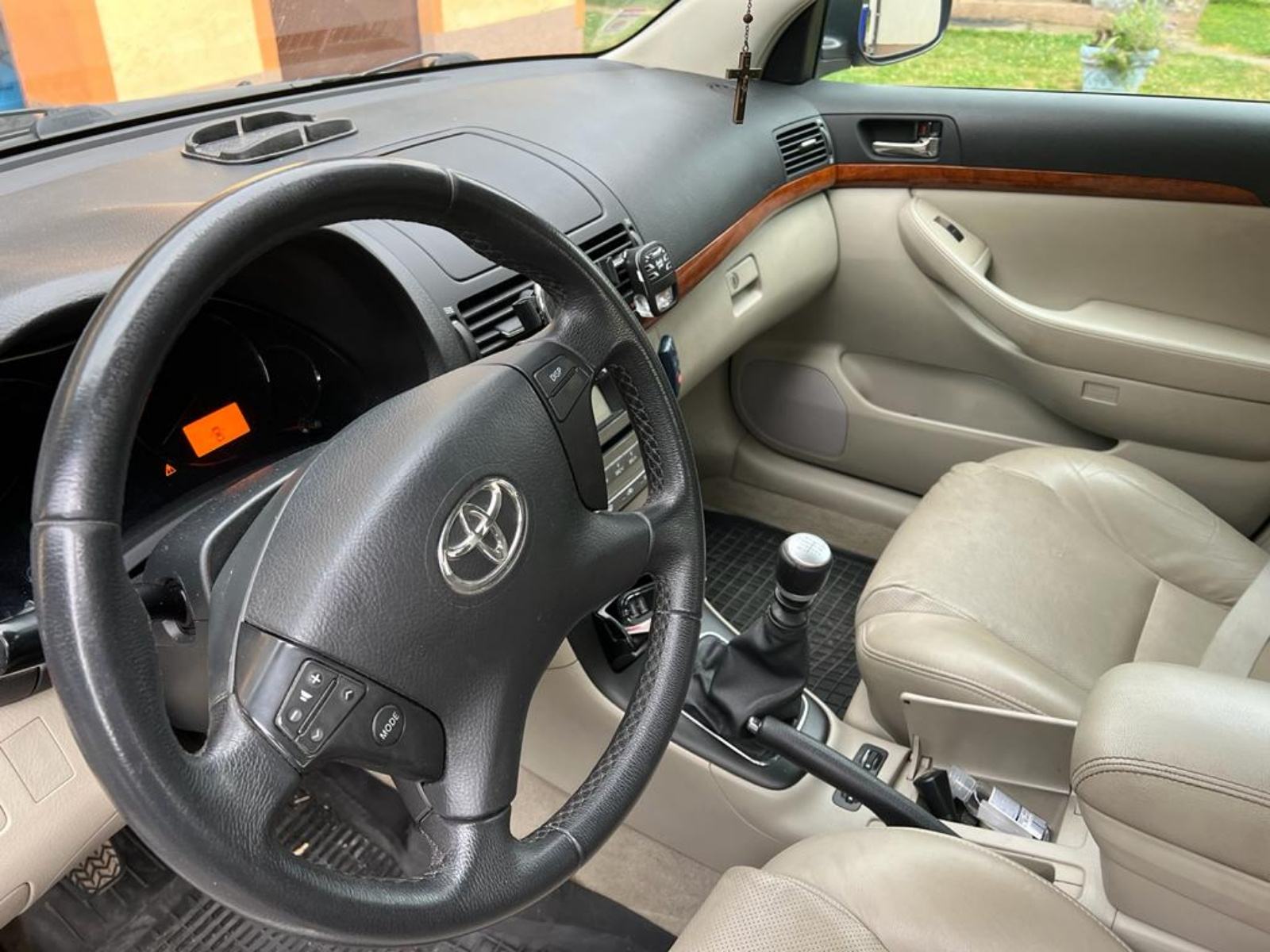 Toyota Avensis 2,0, fotografija 9