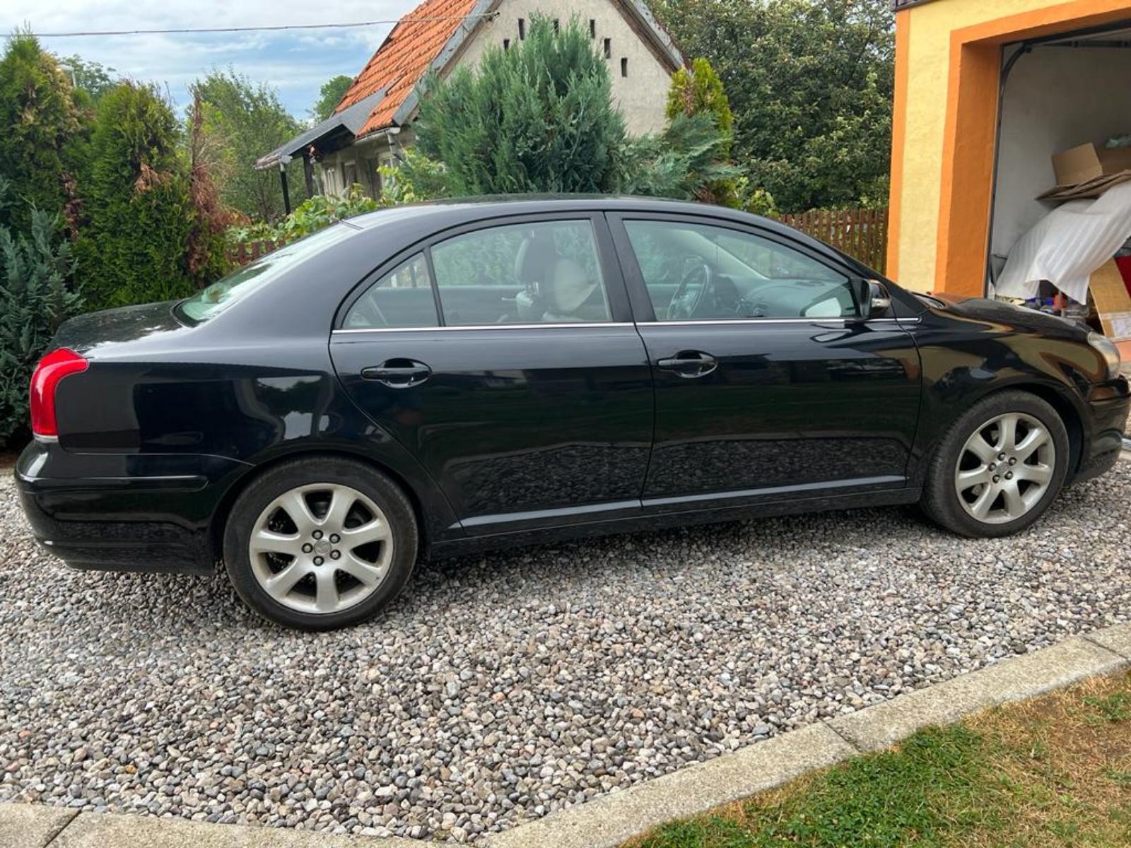 Toyota Avensis 2,0, fotografija 1