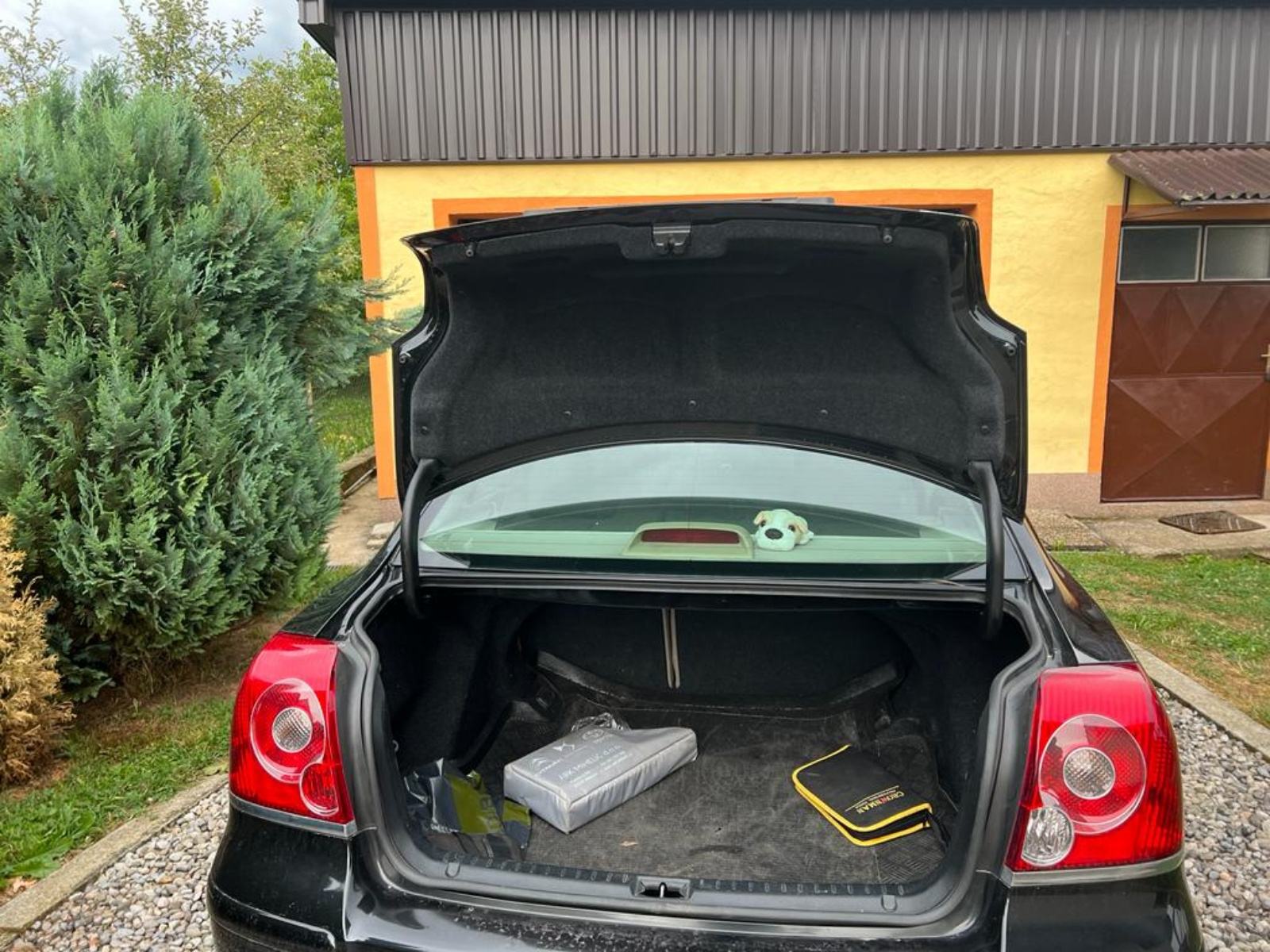 Toyota Avensis 2,0, fotografija 10