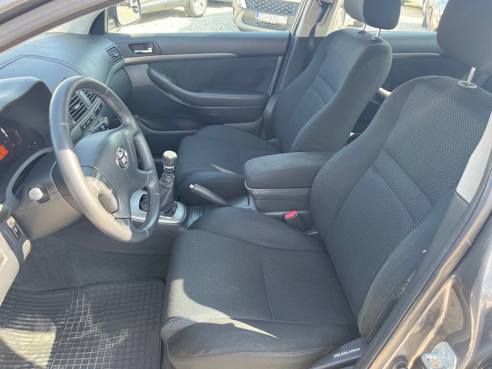 Toyota Avensis 2,2 D-4D, fotografija 8
