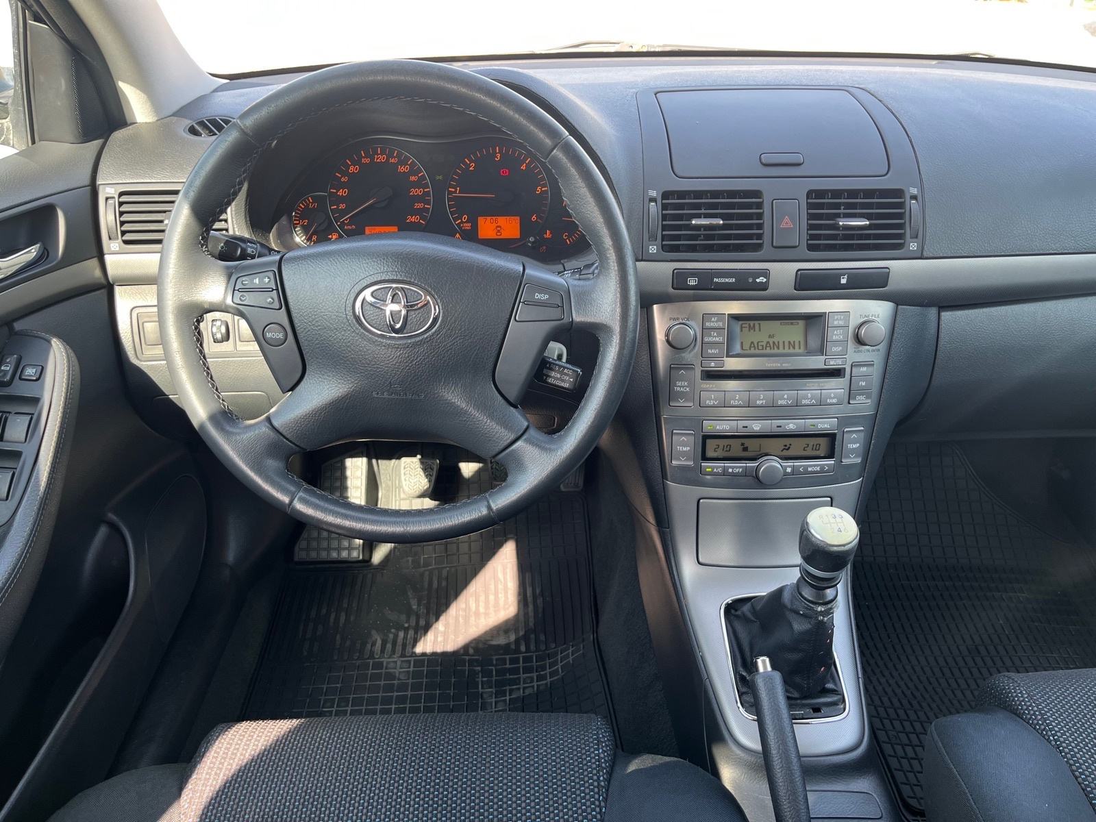 Toyota Avensis 2,2 D-4D, fotografija 9