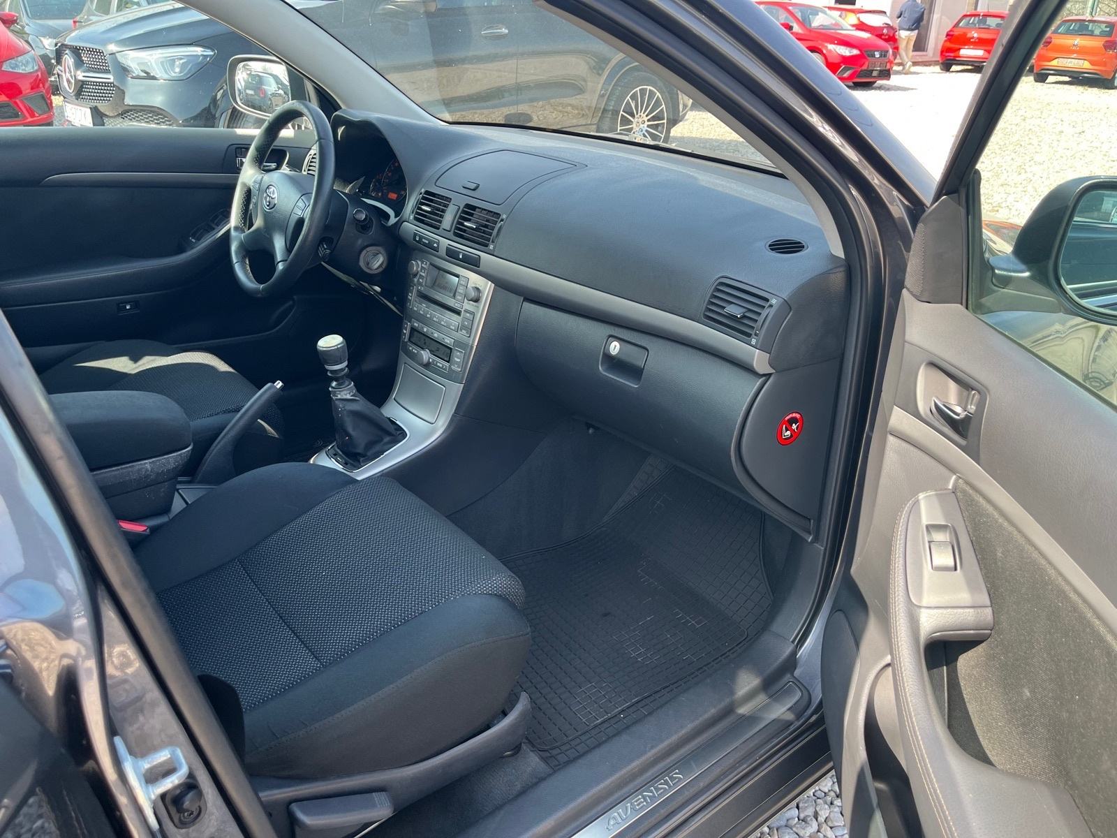 Toyota Avensis 2,2 D-4D, fotografija 15