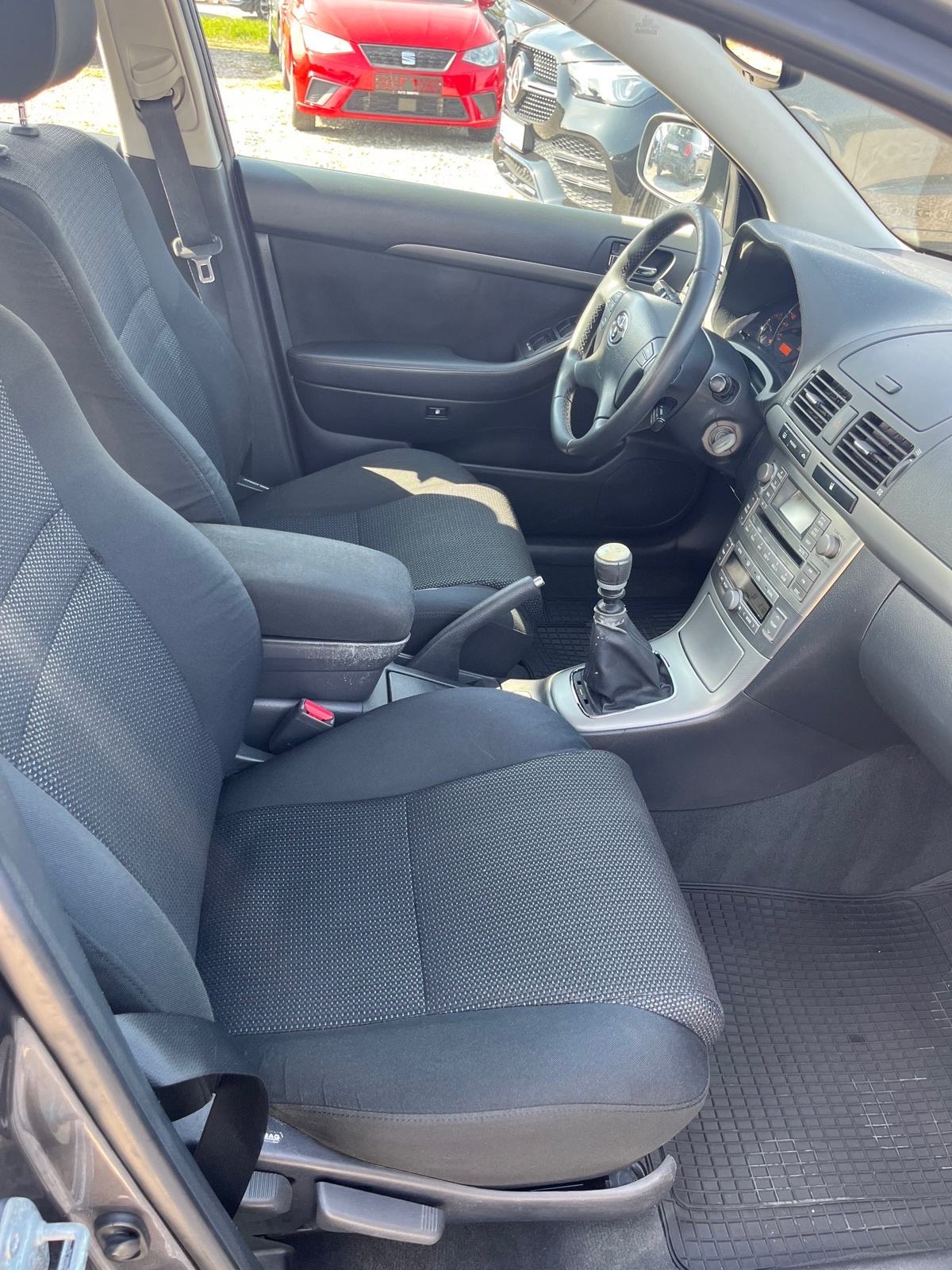 Toyota Avensis 2,2 D-4D, fotografija 16