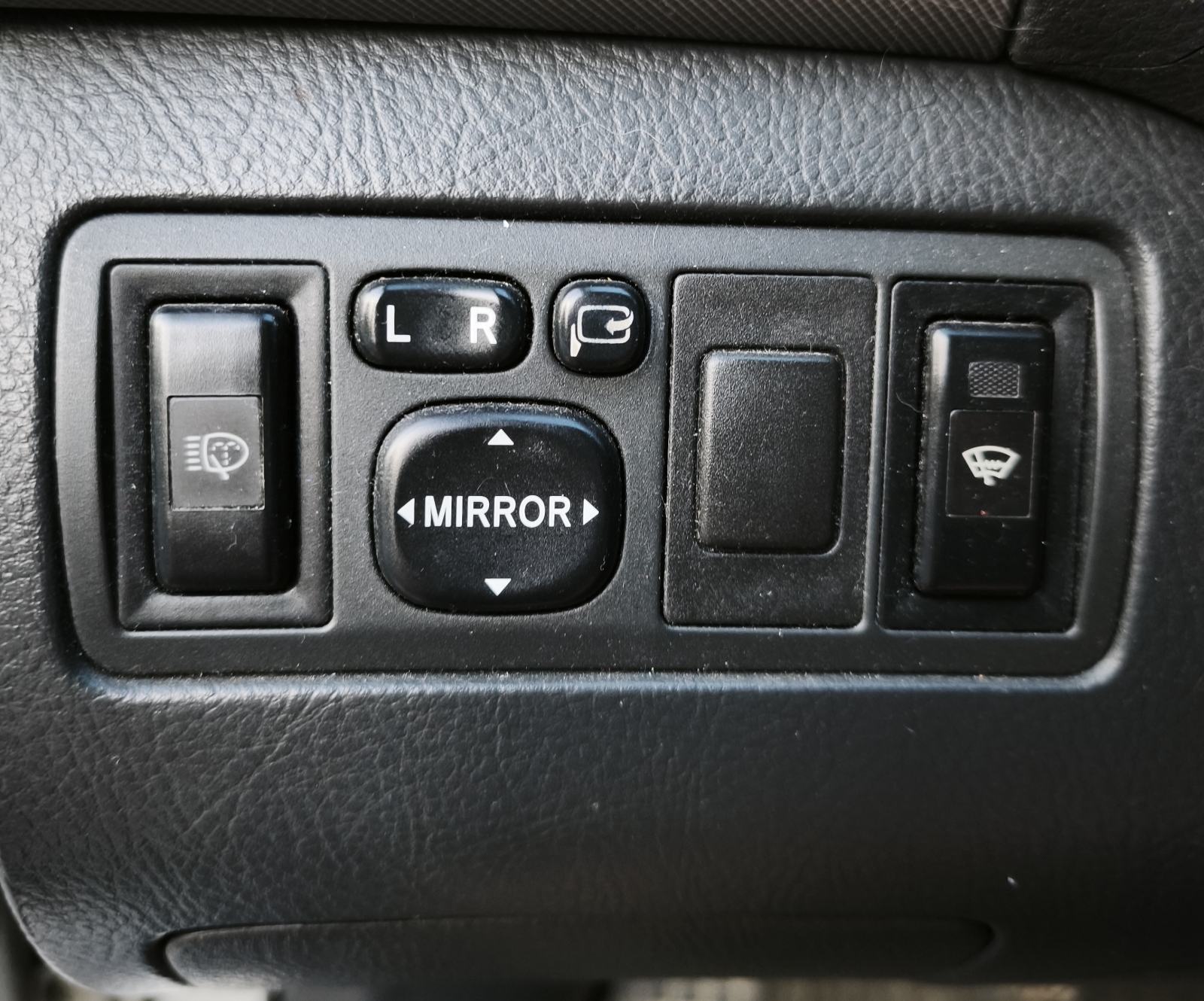 Toyota Avensis 2,2 D-4D, fotografija 3