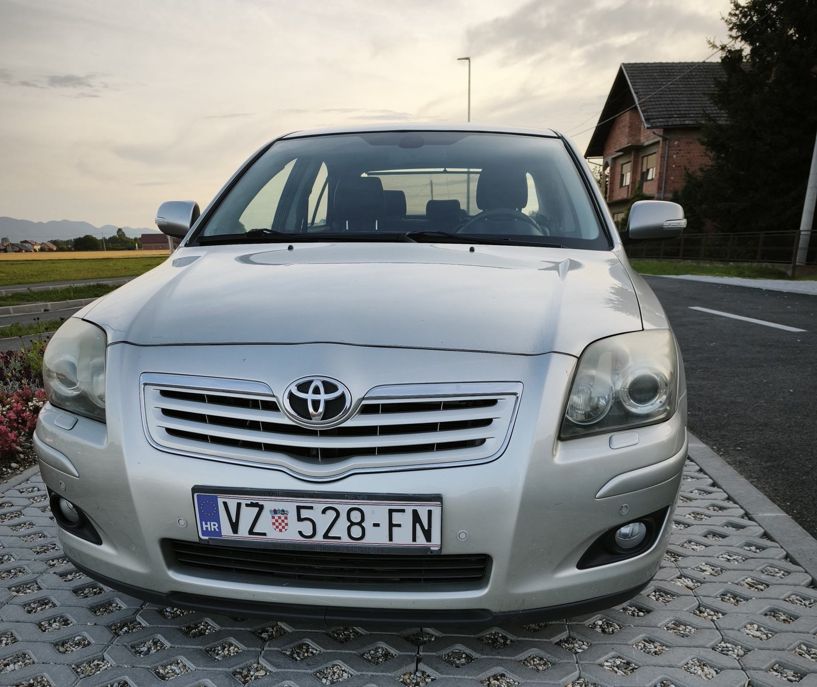 Toyota Avensis 2,2 D-4D, fotografija 4
