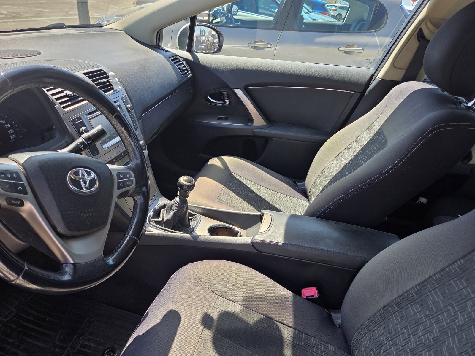 Toyota Avensis 2,2 D-4D Sol, reg 06/27, fotografija 11