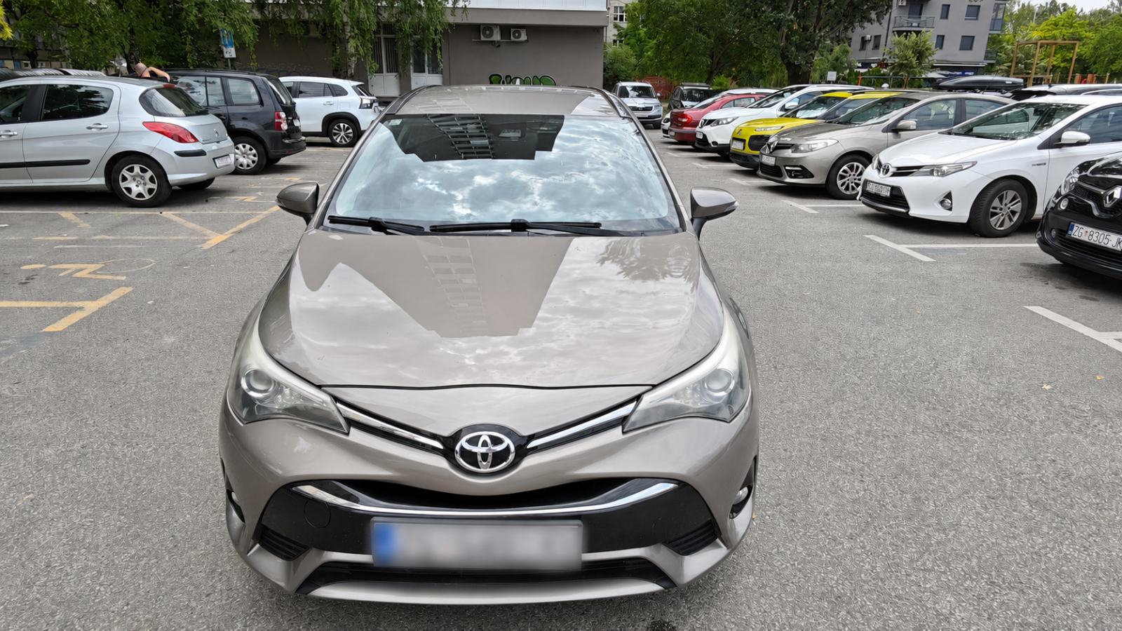 Toyota Avensis Wagon 1,6 D-4D-mala kilometraža, pogled izvana - slika 3
