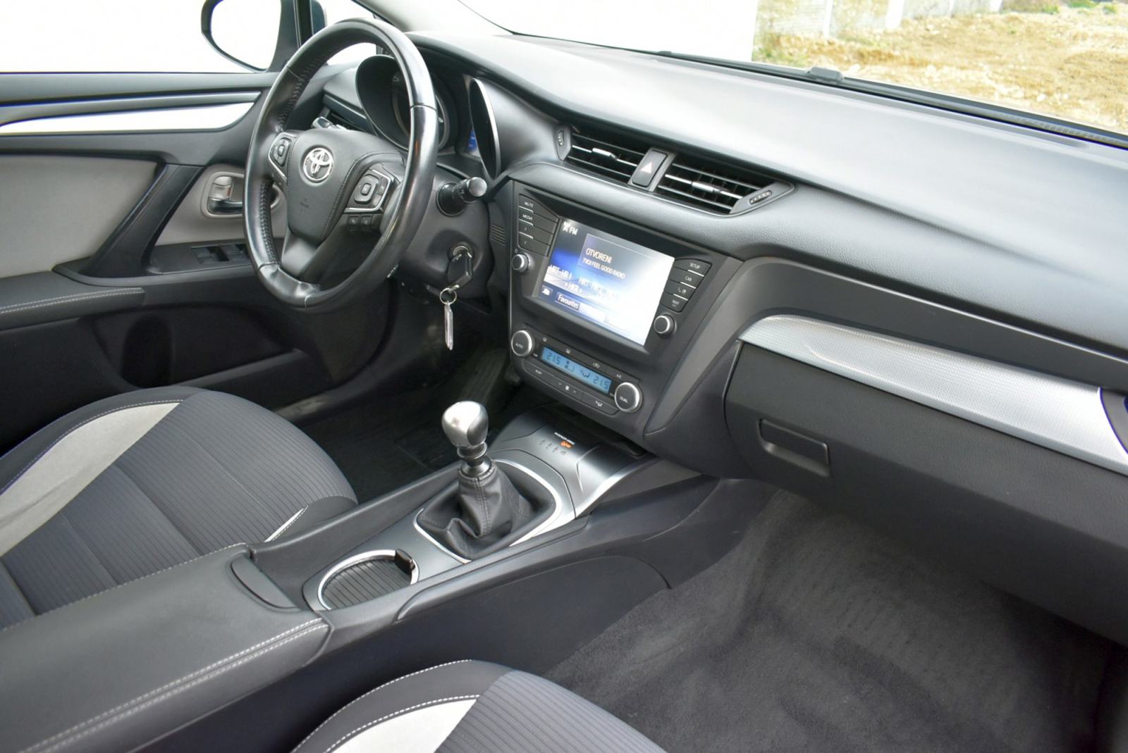 Toyota Avensis Wagon 1,6 D-4D-mala kilometraža, fotografija 9