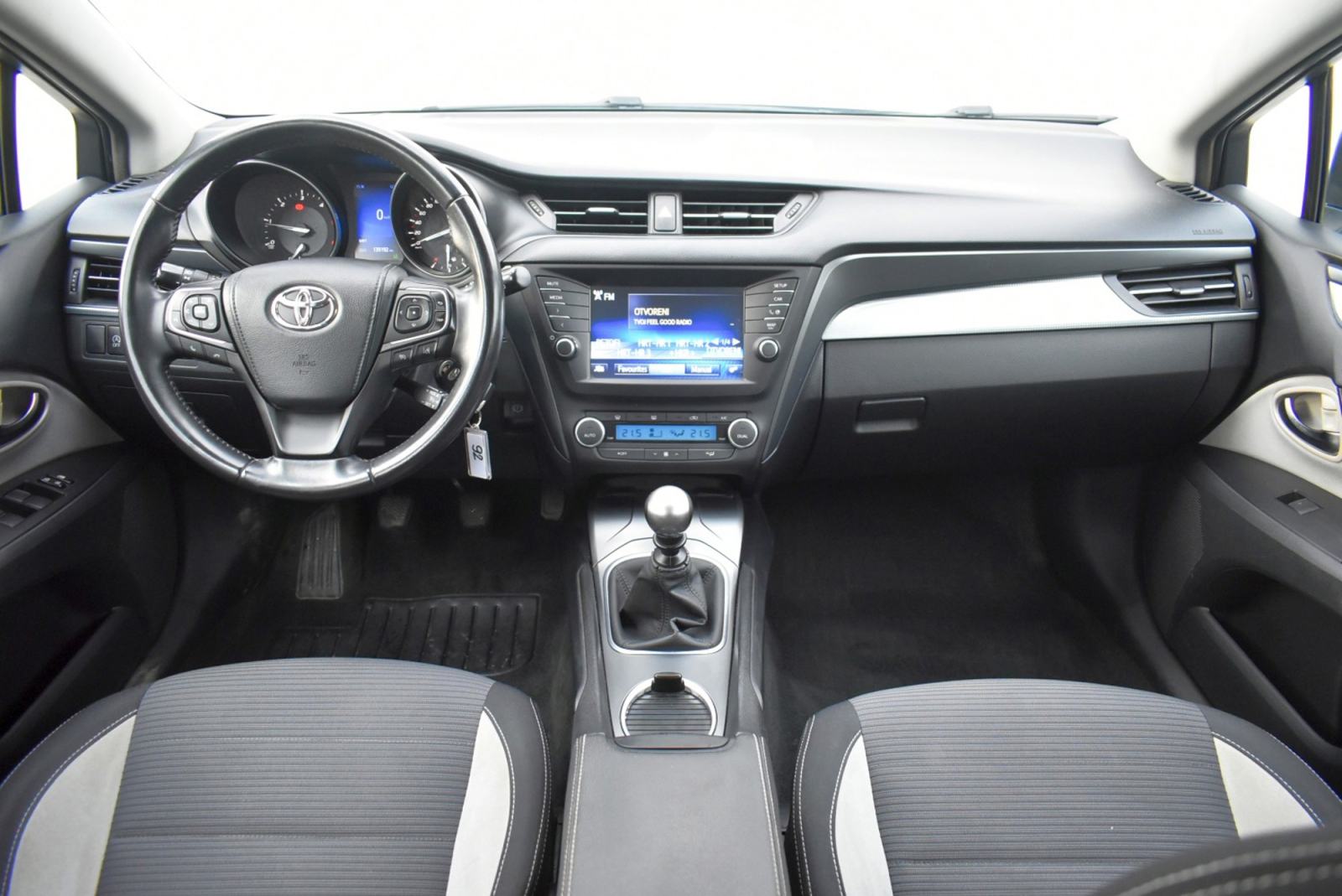 Toyota Avensis Wagon 1,6 D-4D-mala kilometraža, fotografija 11