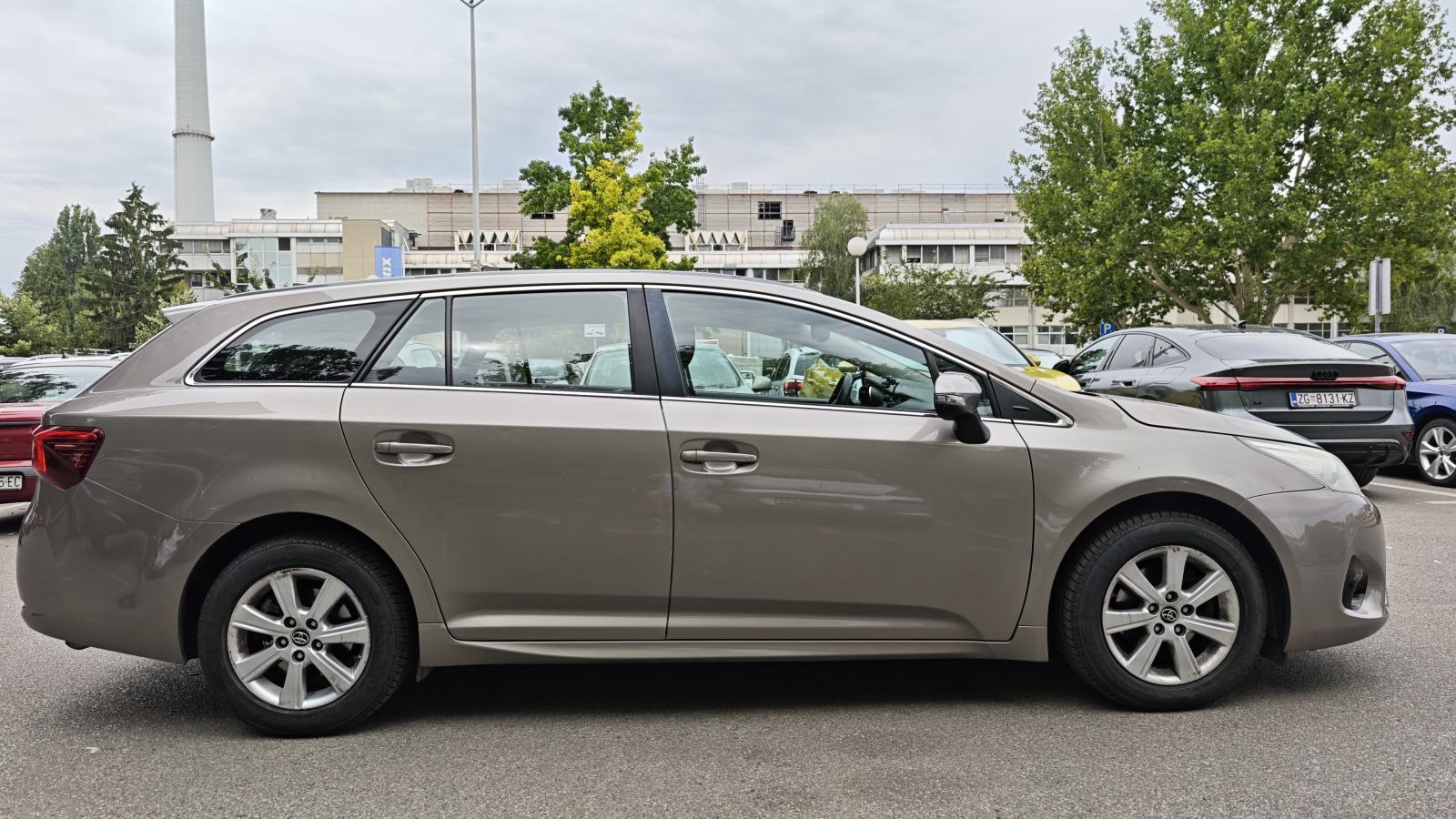 Toyota Avensis Wagon 1,6 D-4D-mala kilometraža, pogled izvana - slika 5