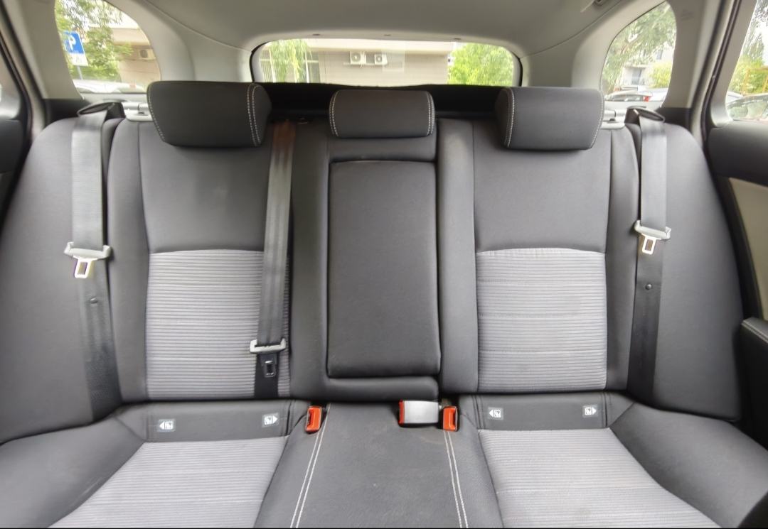 Toyota Avensis Wagon 1,6 D-4D-mala kilometraža, fotografija 15