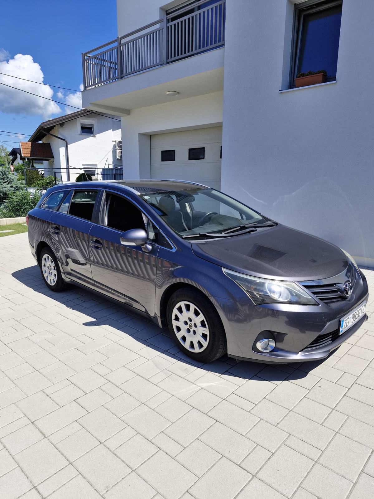 Toyota Avensis Wagon 2,0 D-4D, fotografija 3