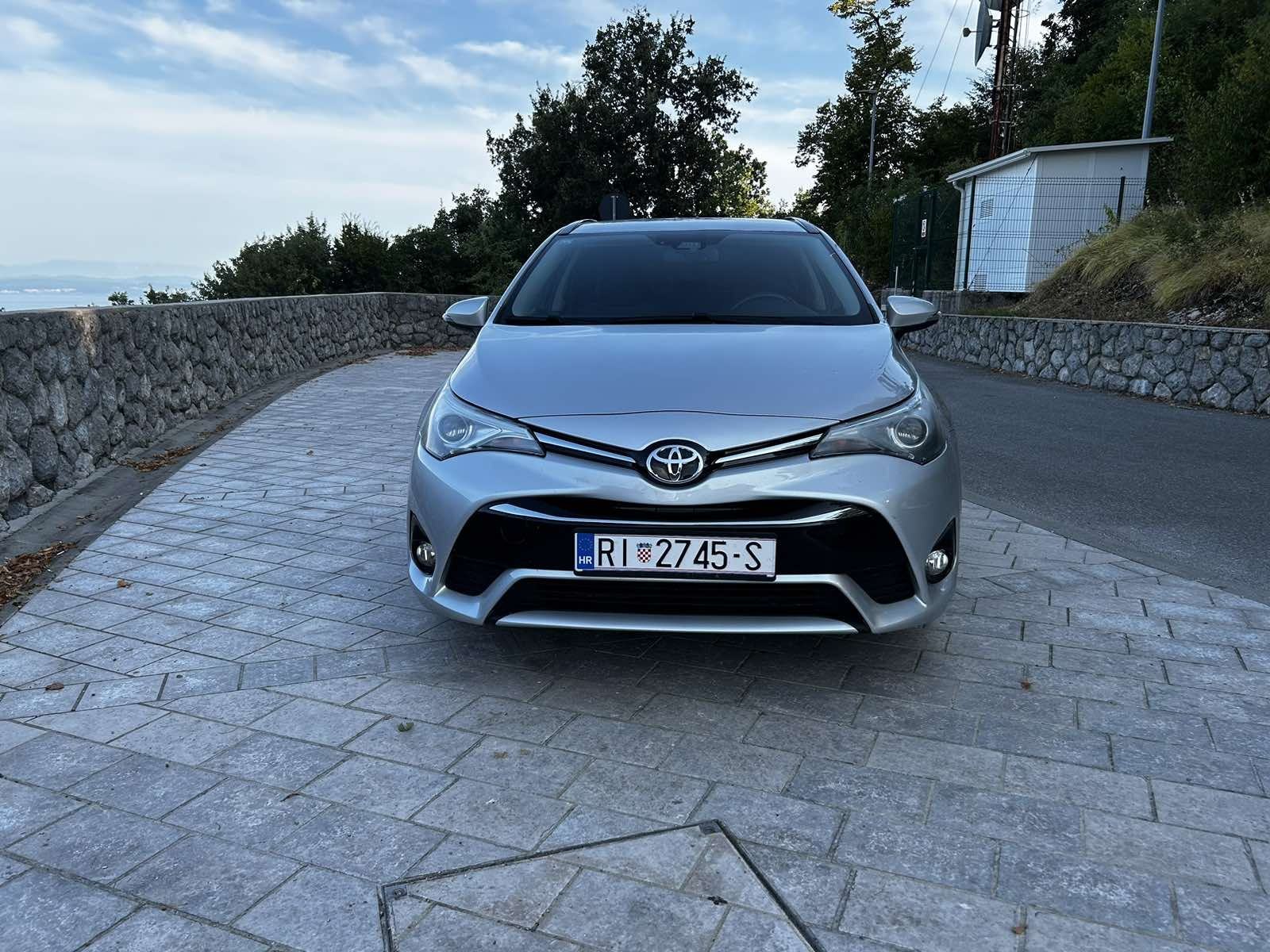 Toyota Avensis Wagon 2,0, fotografija 2