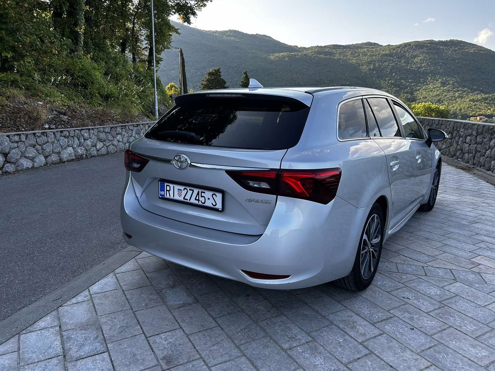 Toyota Avensis Wagon 2,0, fotografija 4