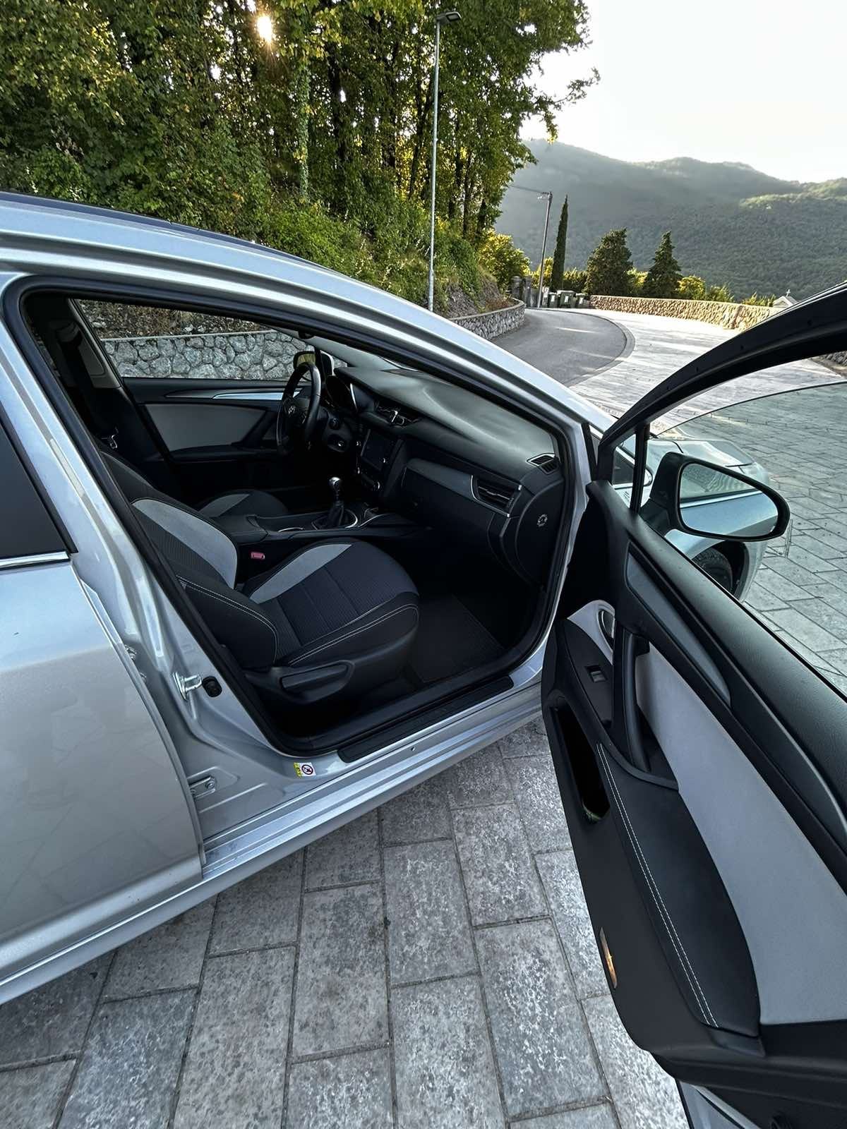 Toyota Avensis Wagon 2,0, fotografija 12