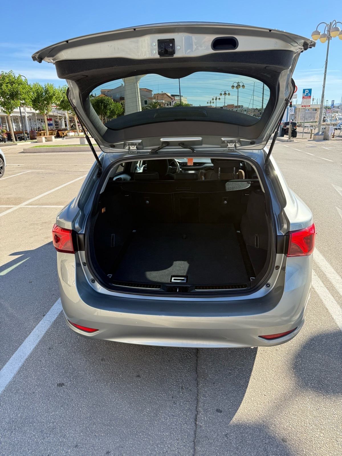 Toyota Avensis Wagon 2,0, fotografija 6