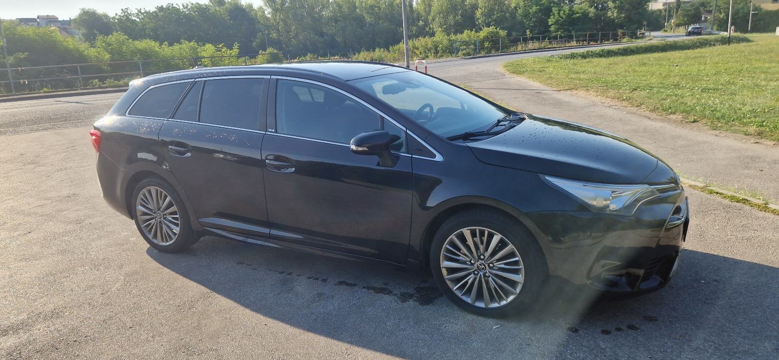 Toyota Avensis Wagon 2,0, pogled izvana - slika 1