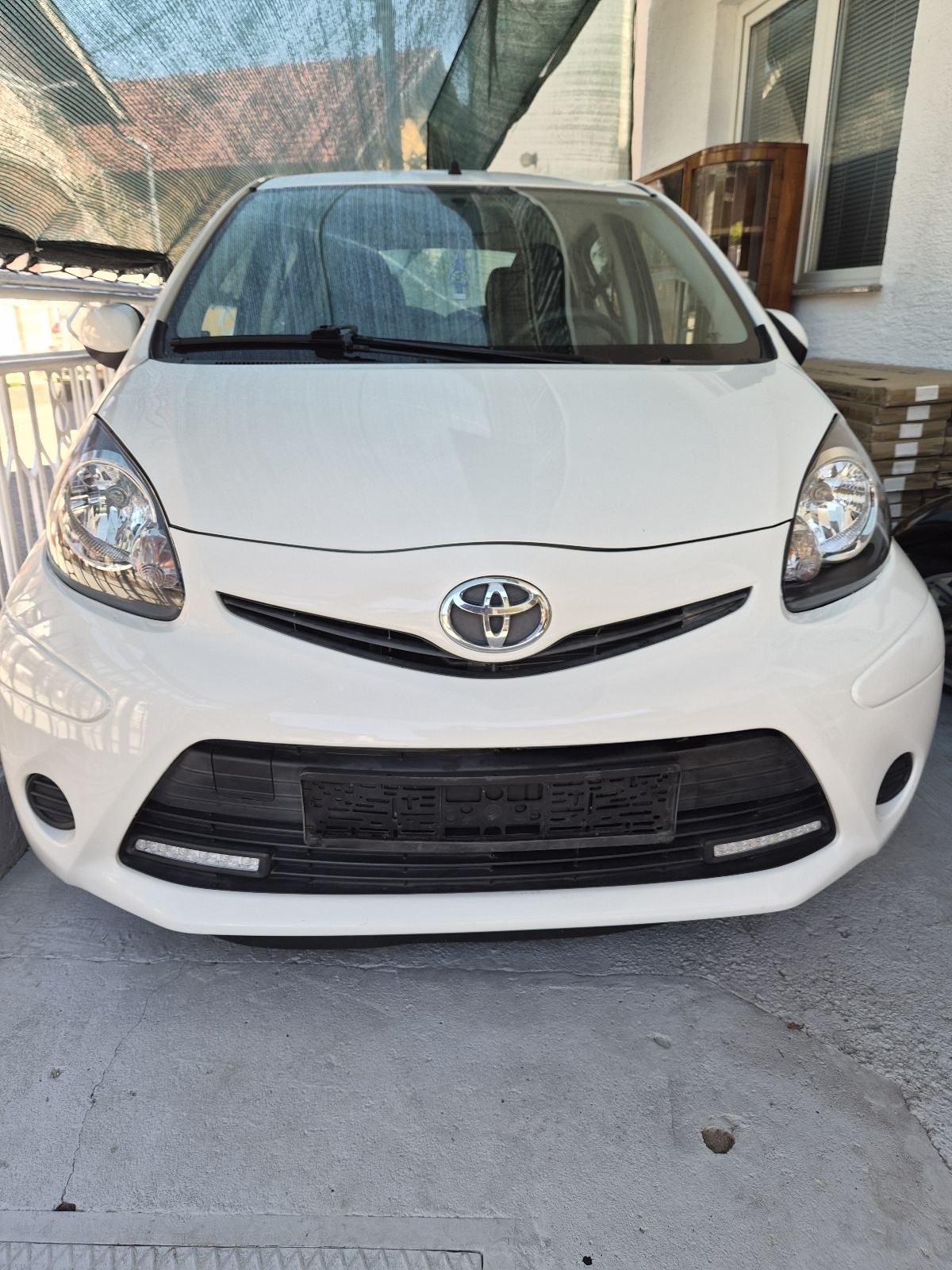Toyota aygo 1.0 2014.g...85 TKM. .registriran cijelu godinu, fotografija 2