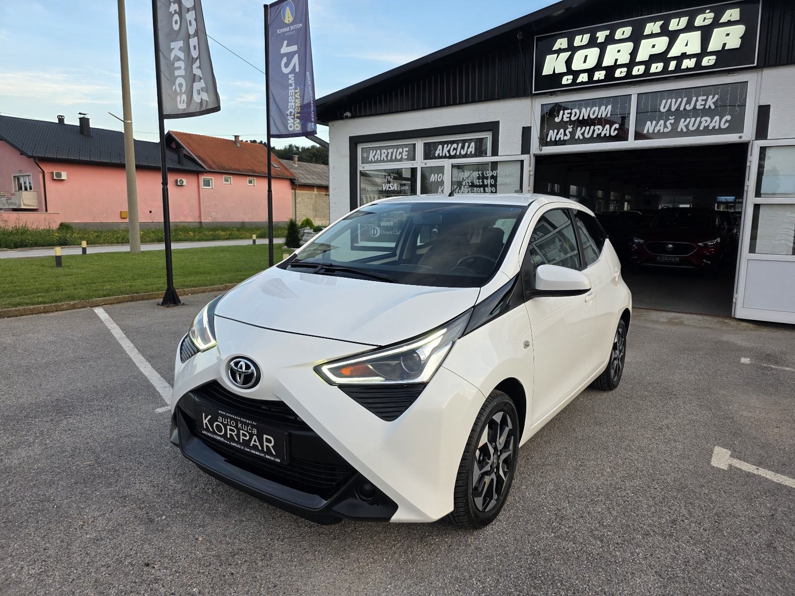 Toyota Aygo 1,0 VVT-i, X-PLAY ALLOYS, SAMO 11.000km, TVORNIČKO JAMSTVO, fotografija 1