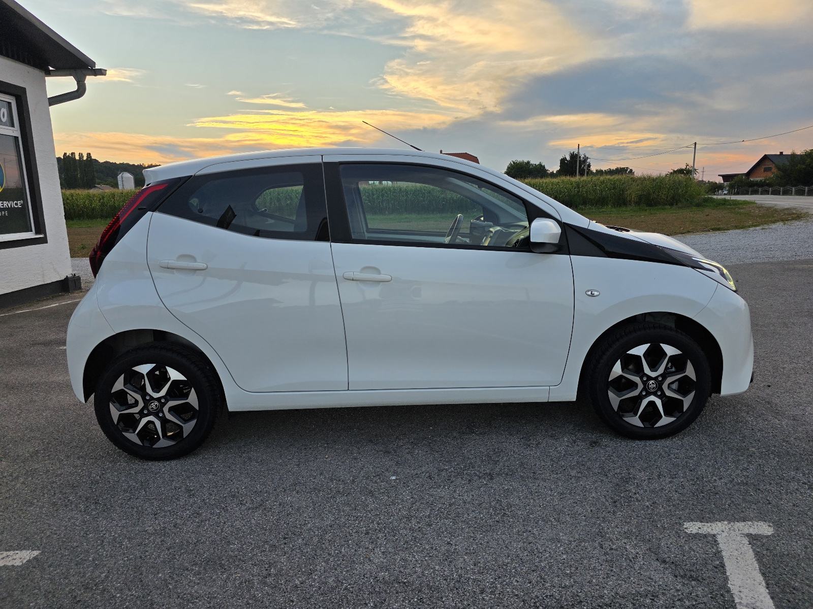 Toyota Aygo 1,0 VVT-i, X-PLAY ALLOYS, SAMO 11.000km, TVORNIČKO JAMSTVO, fotografija 4