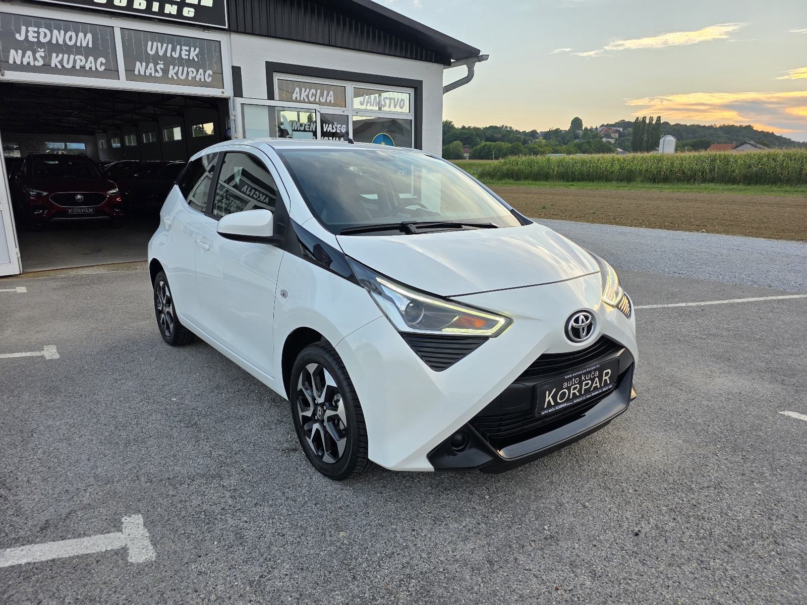 Toyota Aygo 1,0 VVT-i, X-PLAY ALLOYS, SAMO 11.000km, TVORNIČKO JAMSTVO, fotografija 3