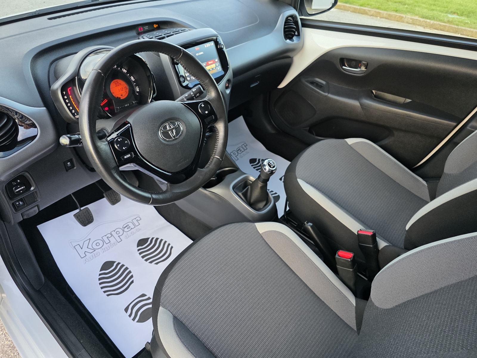 Toyota Aygo 1,0 VVT-i, X-PLAY ALLOYS, SAMO 11.000km, TVORNIČKO JAMSTVO, fotografija 9
