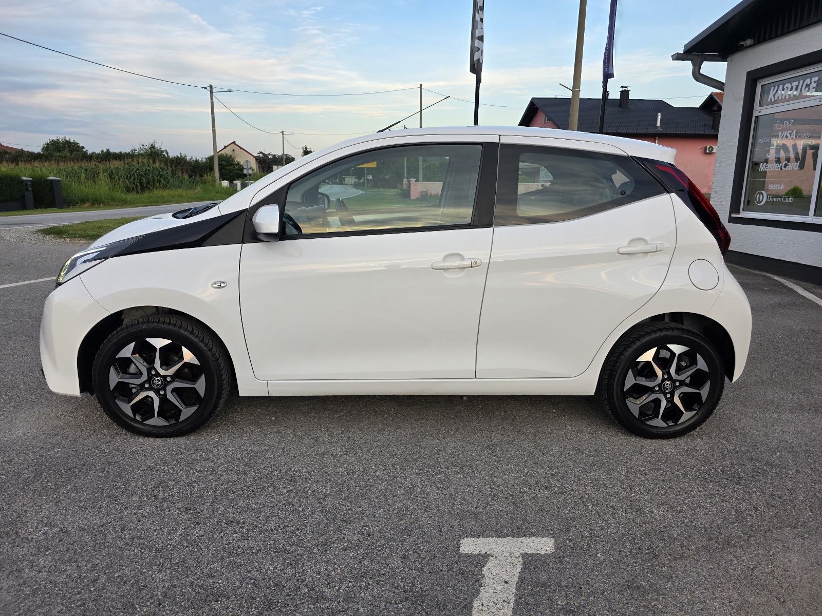 Toyota Aygo 1,0 VVT-i, X-PLAY ALLOYS, SAMO 11.000km, TVORNIČKO JAMSTVO, fotografija 8