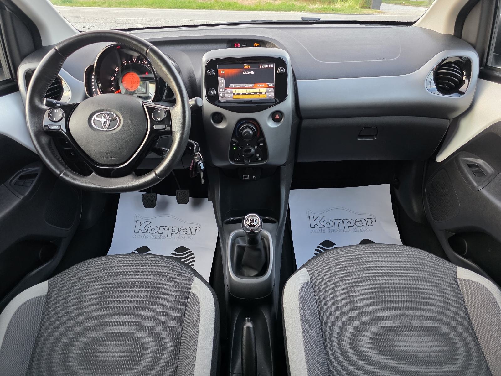 Toyota Aygo 1,0 VVT-i, X-PLAY ALLOYS, SAMO 11.000km, TVORNIČKO JAMSTVO, fotografija 13