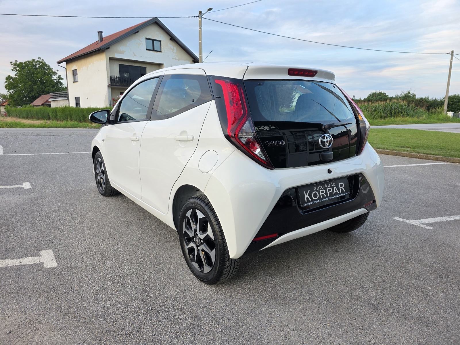 Toyota Aygo 1,0 VVT-i, X-PLAY ALLOYS, SAMO 11.000km, TVORNIČKO JAMSTVO, fotografija 7