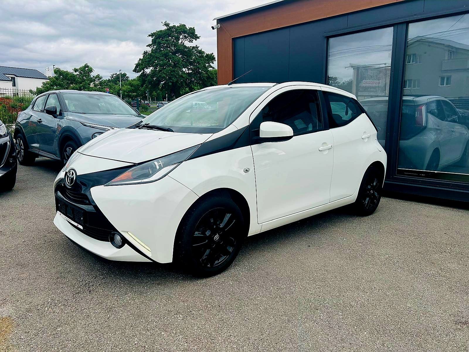 Toyota Aygo 1,0*SERVIS *JAMSTVO *, fotografija 1